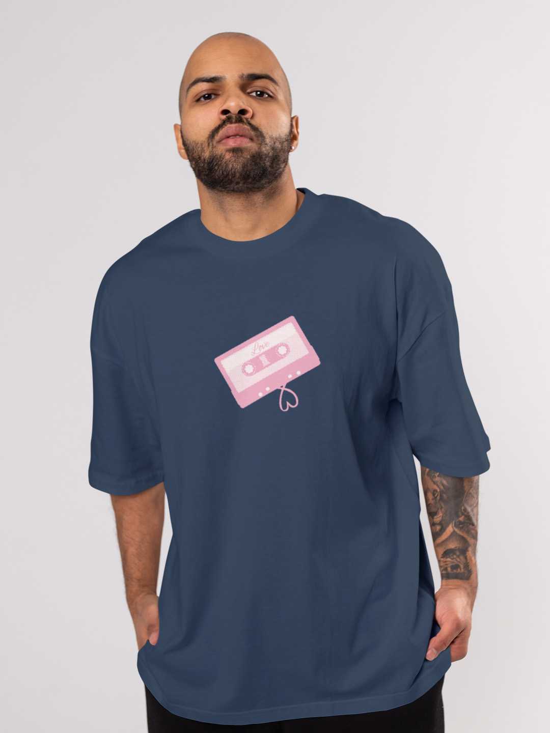 Love is all we need Oversized Tee