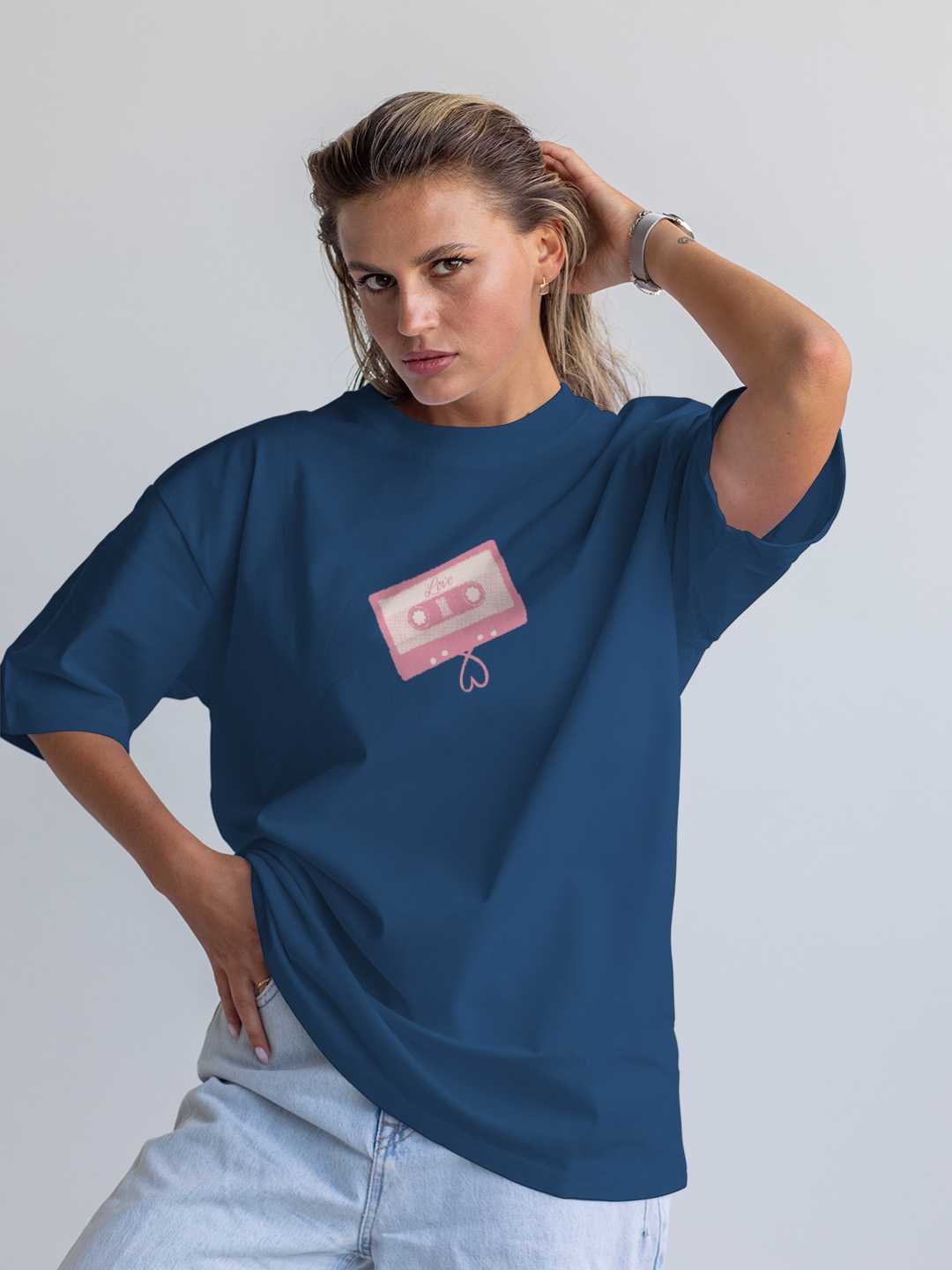 Love is all we need Oversized Tee