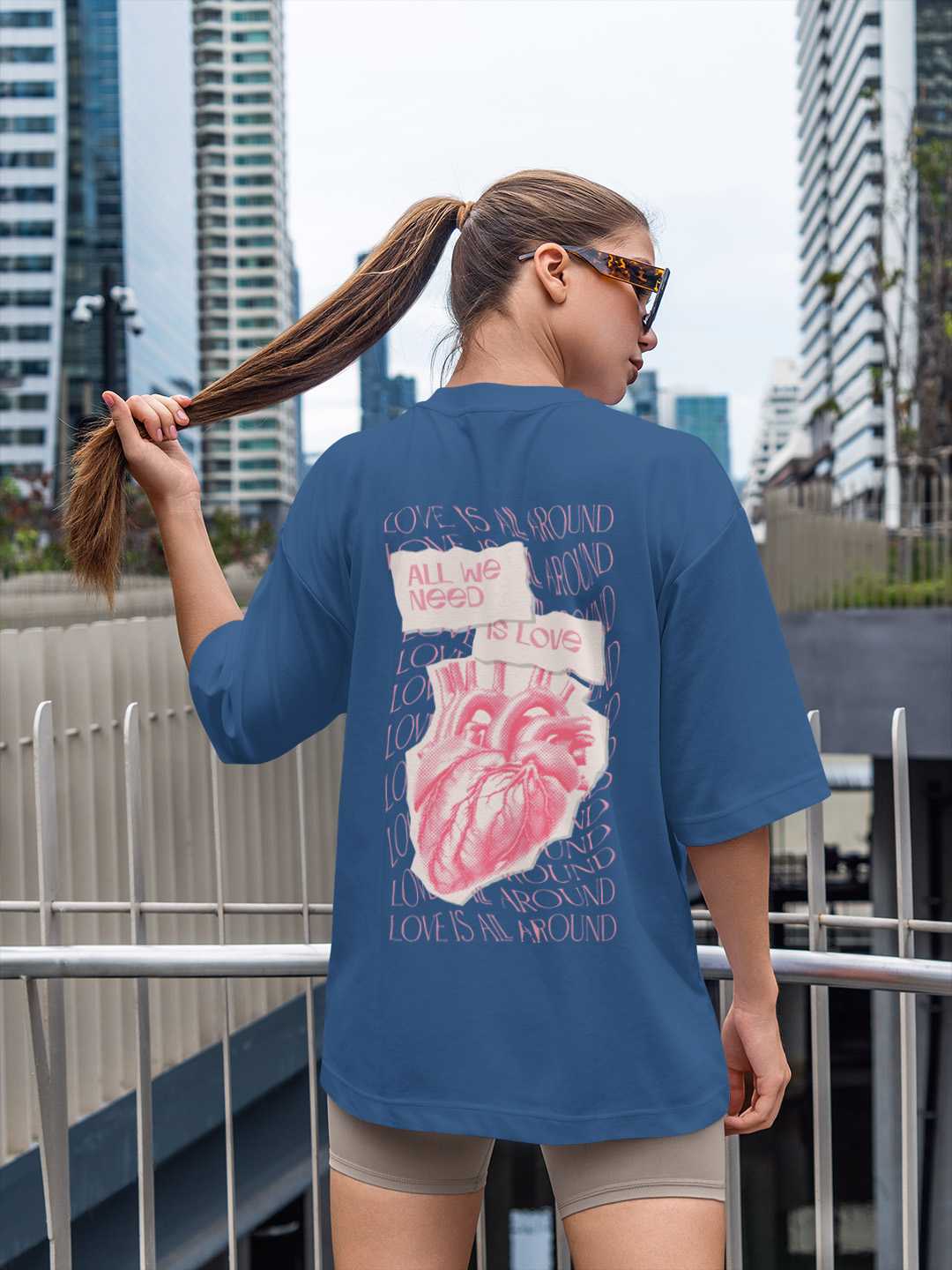 Love is all we need Oversized Tee