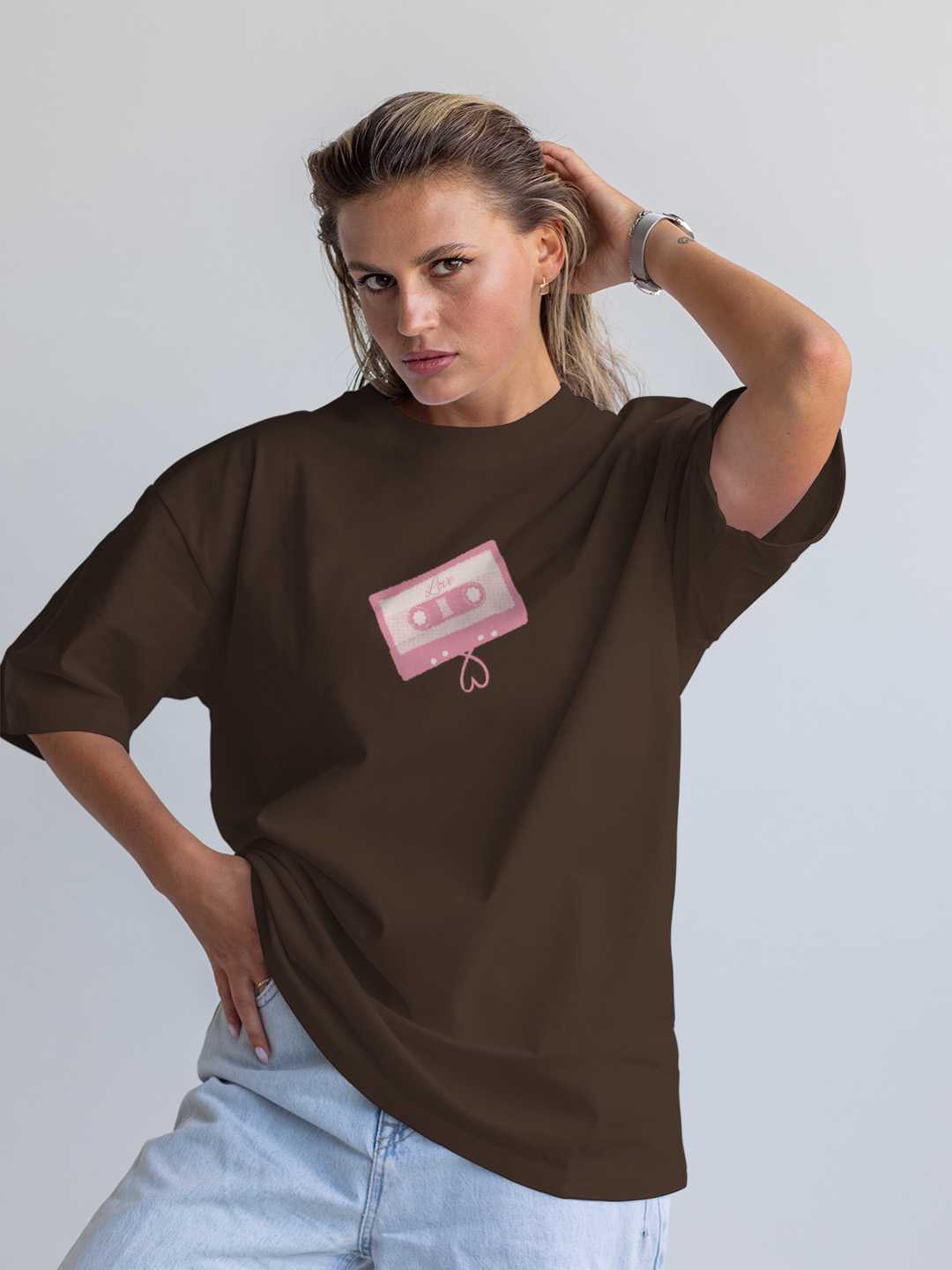 Love is all we need Oversized Tee