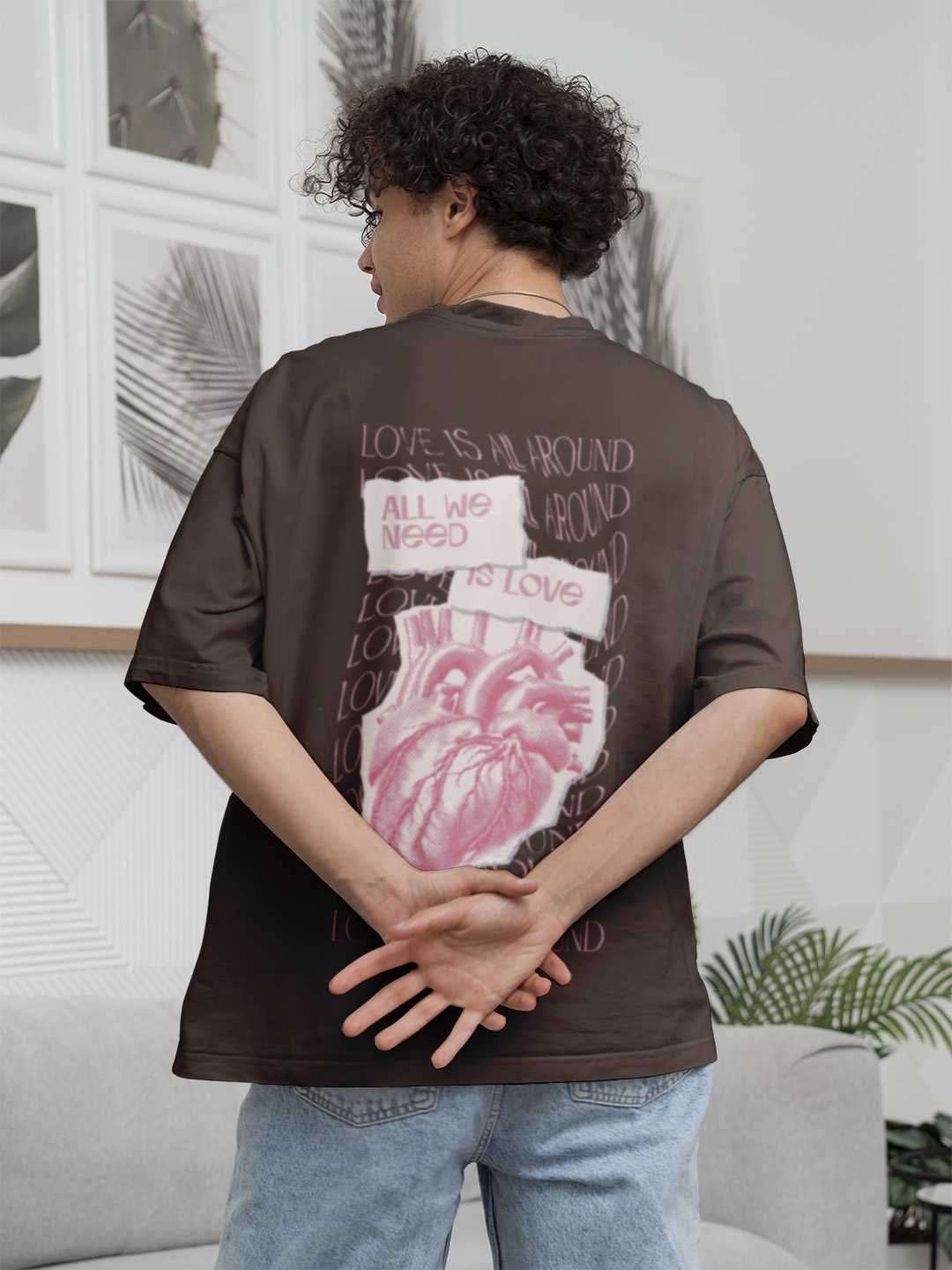 Love is all we need Oversized Tee