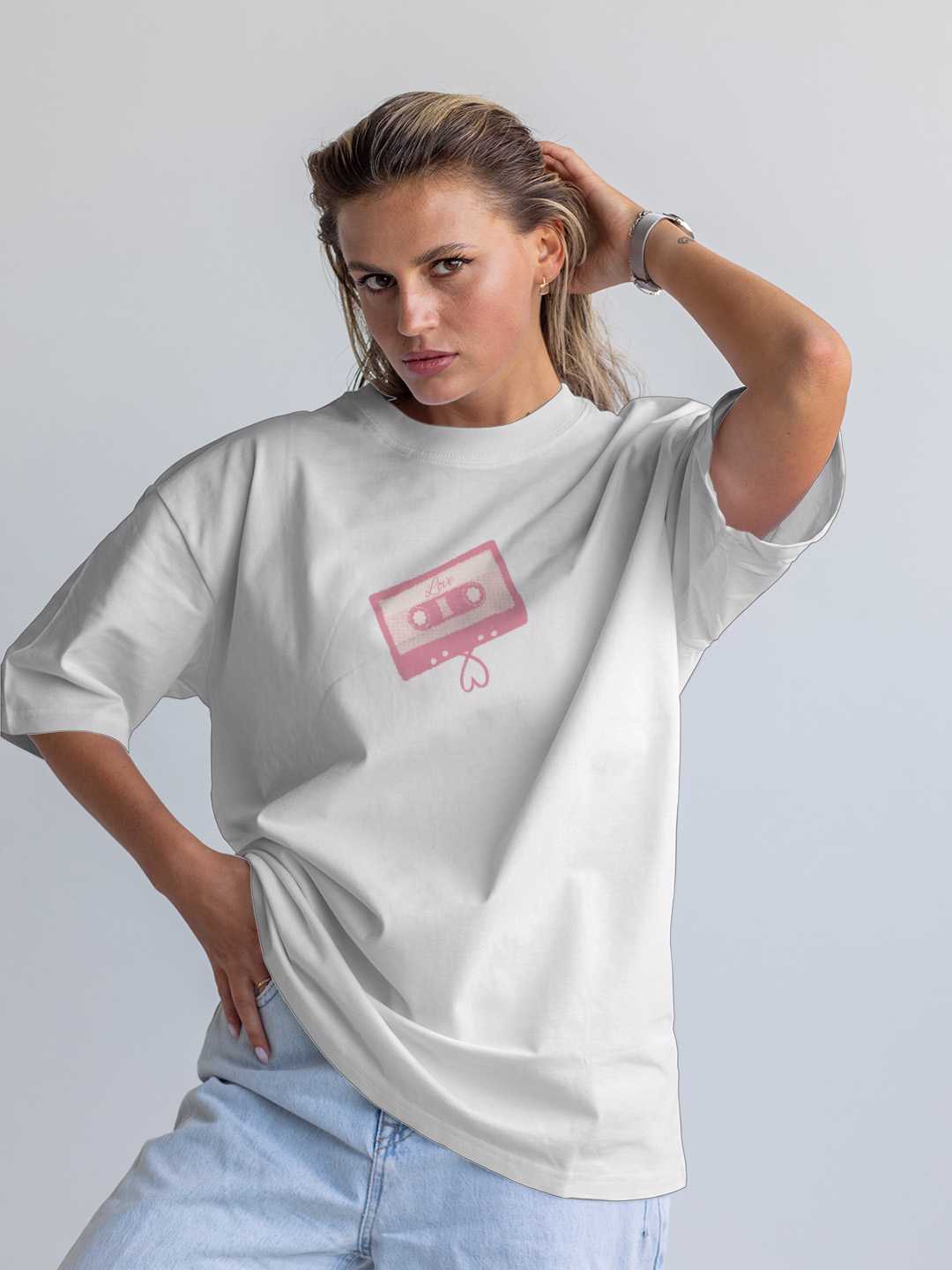 Love is all we need Oversized Tee