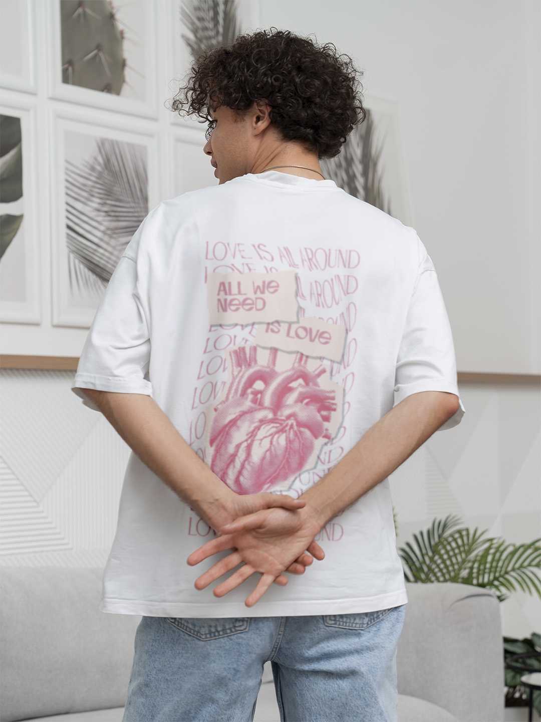 Love is all we need Oversized Tee