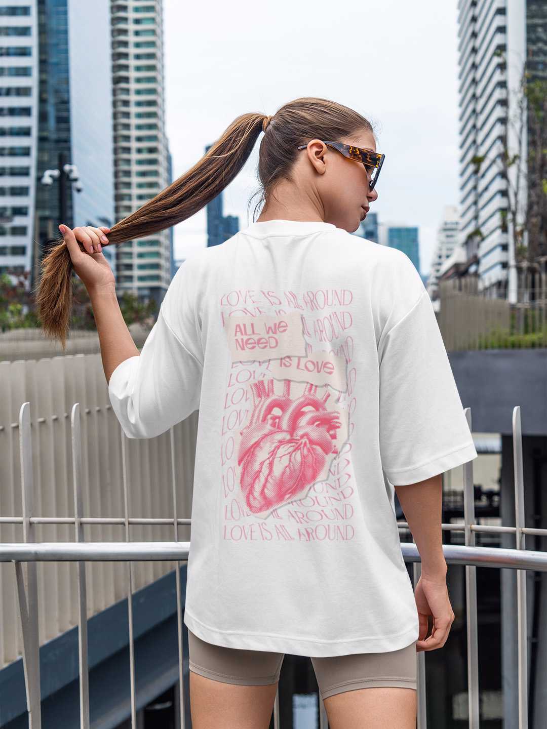 Love is all we need Oversized Tee