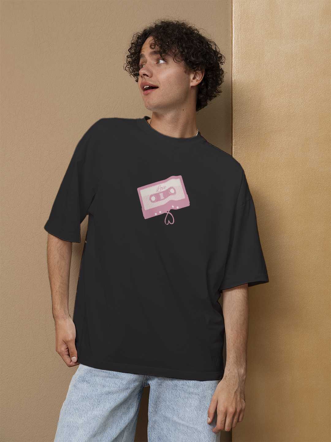 Love is all we need Oversized Tee