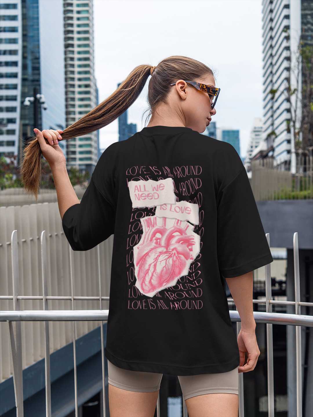 Love is all we need Oversized Tee