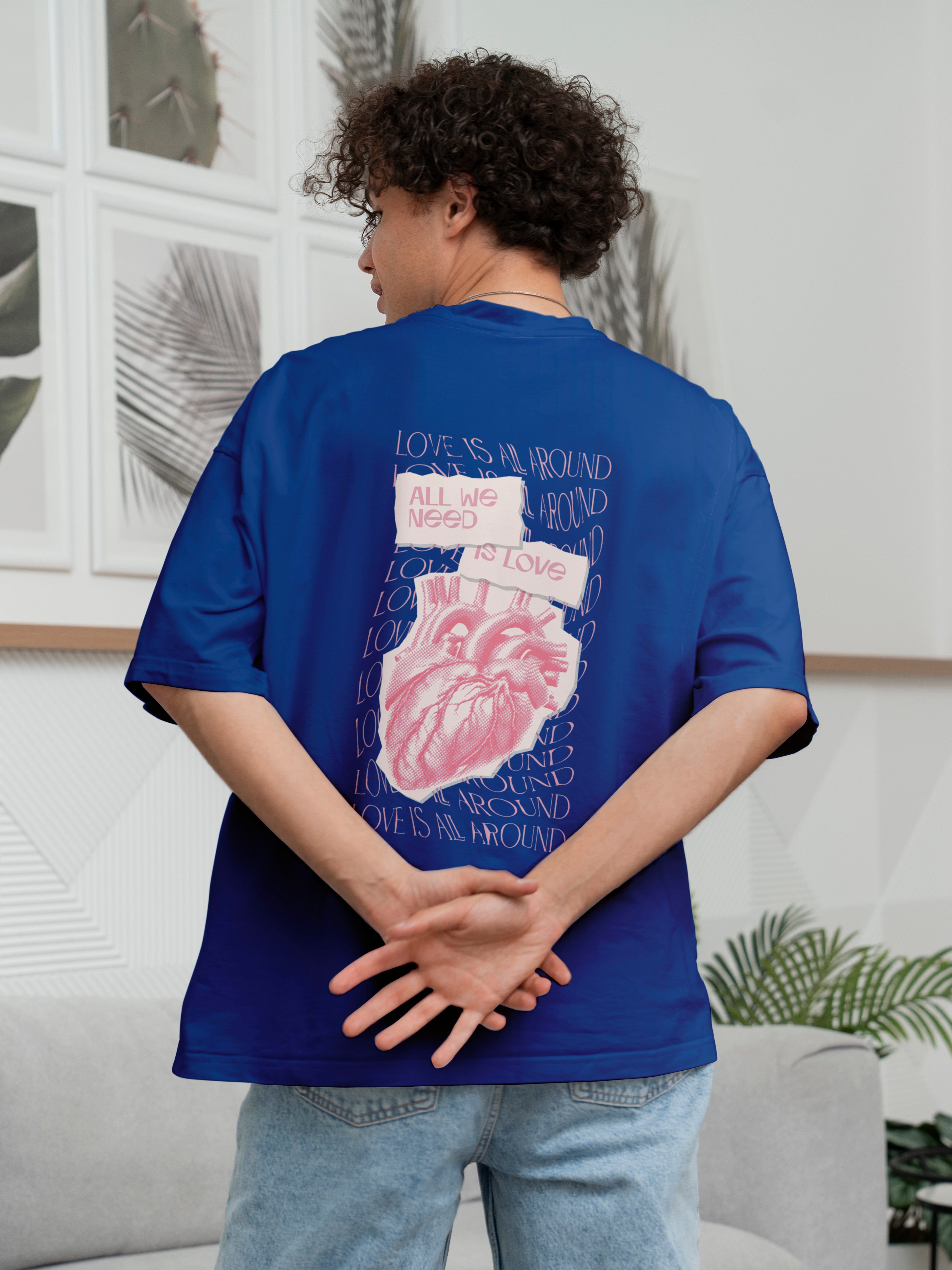 Love is all we need Oversized Tee