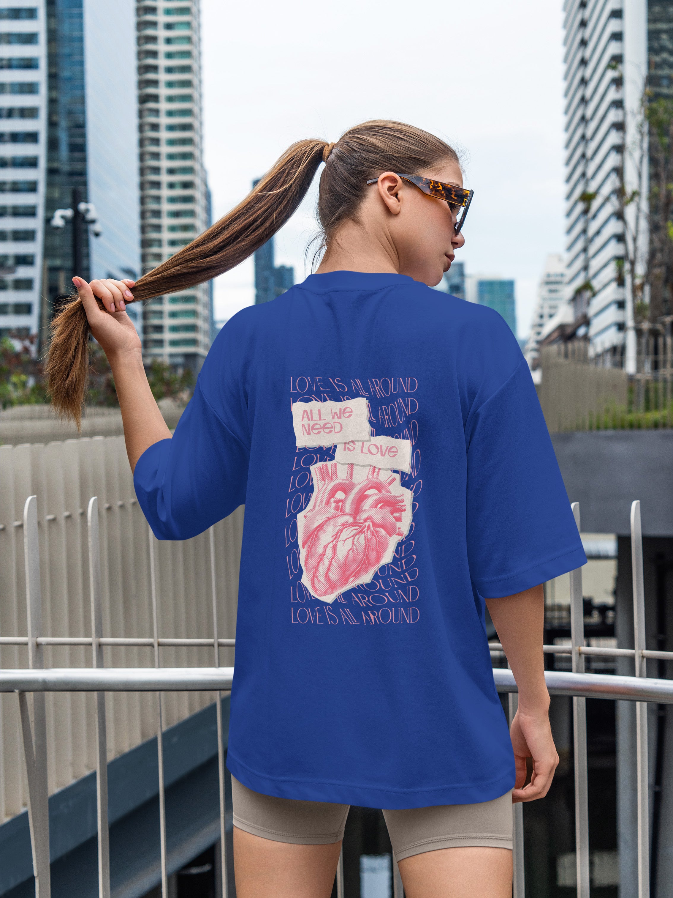 Love is all we need Oversized Tee