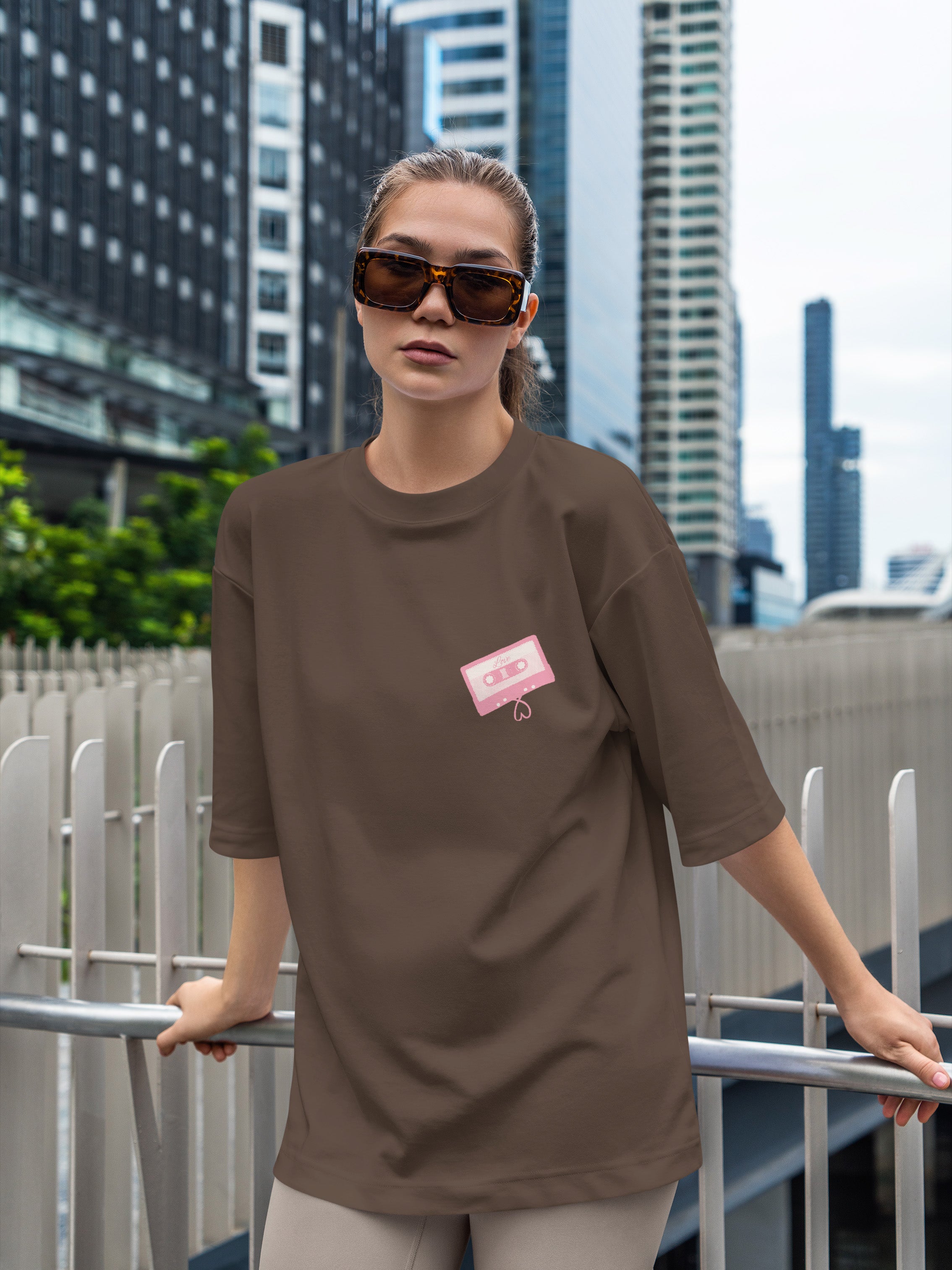 Love is all we need Oversized Tee