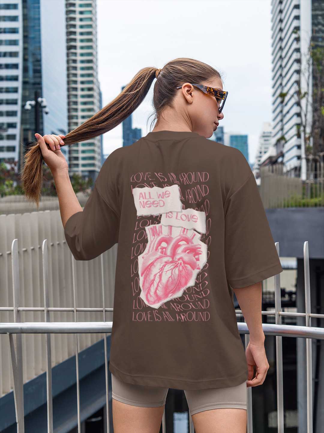 Love is all we need Oversized Tee