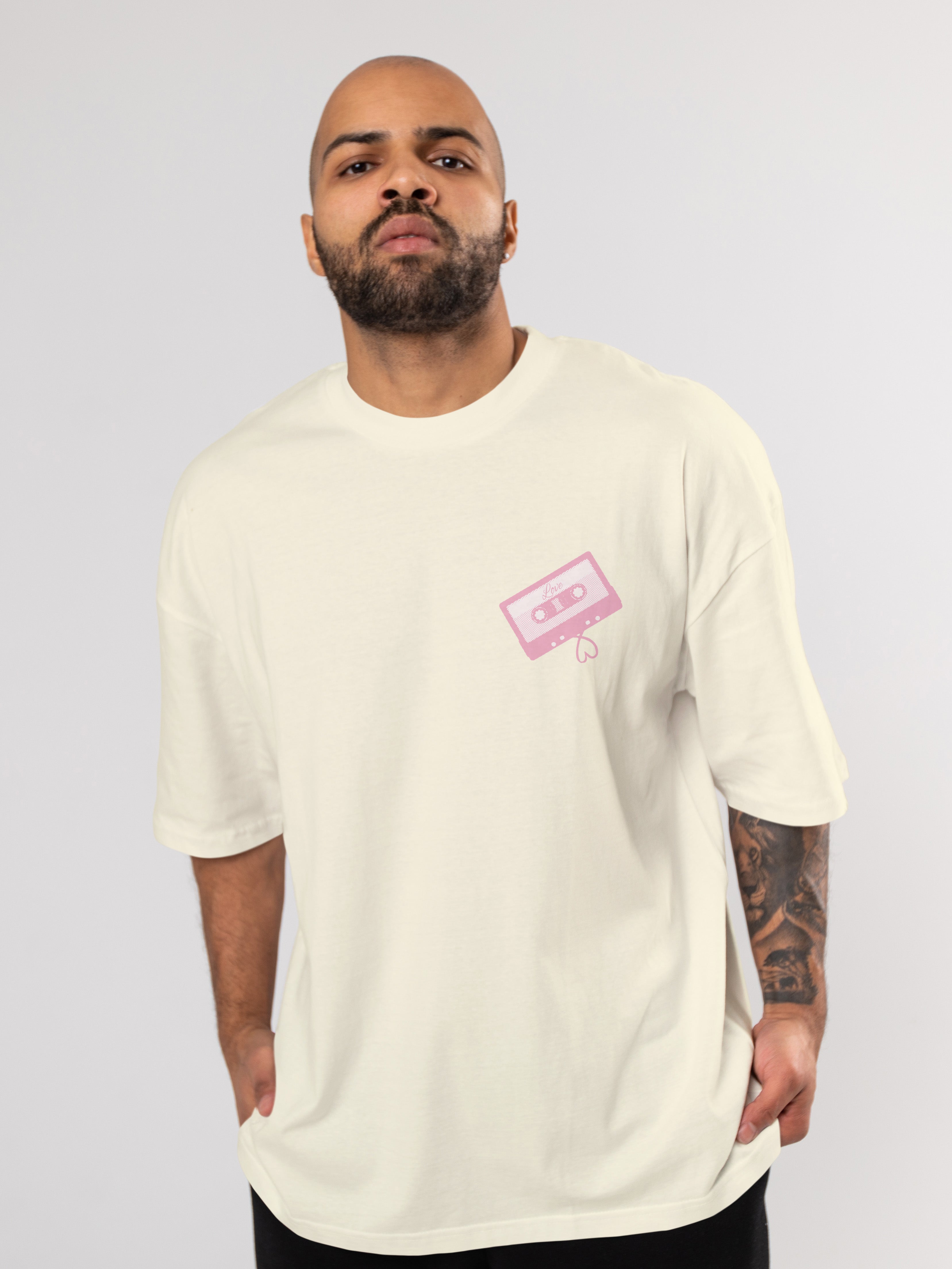 Love is all we need Oversized Tee