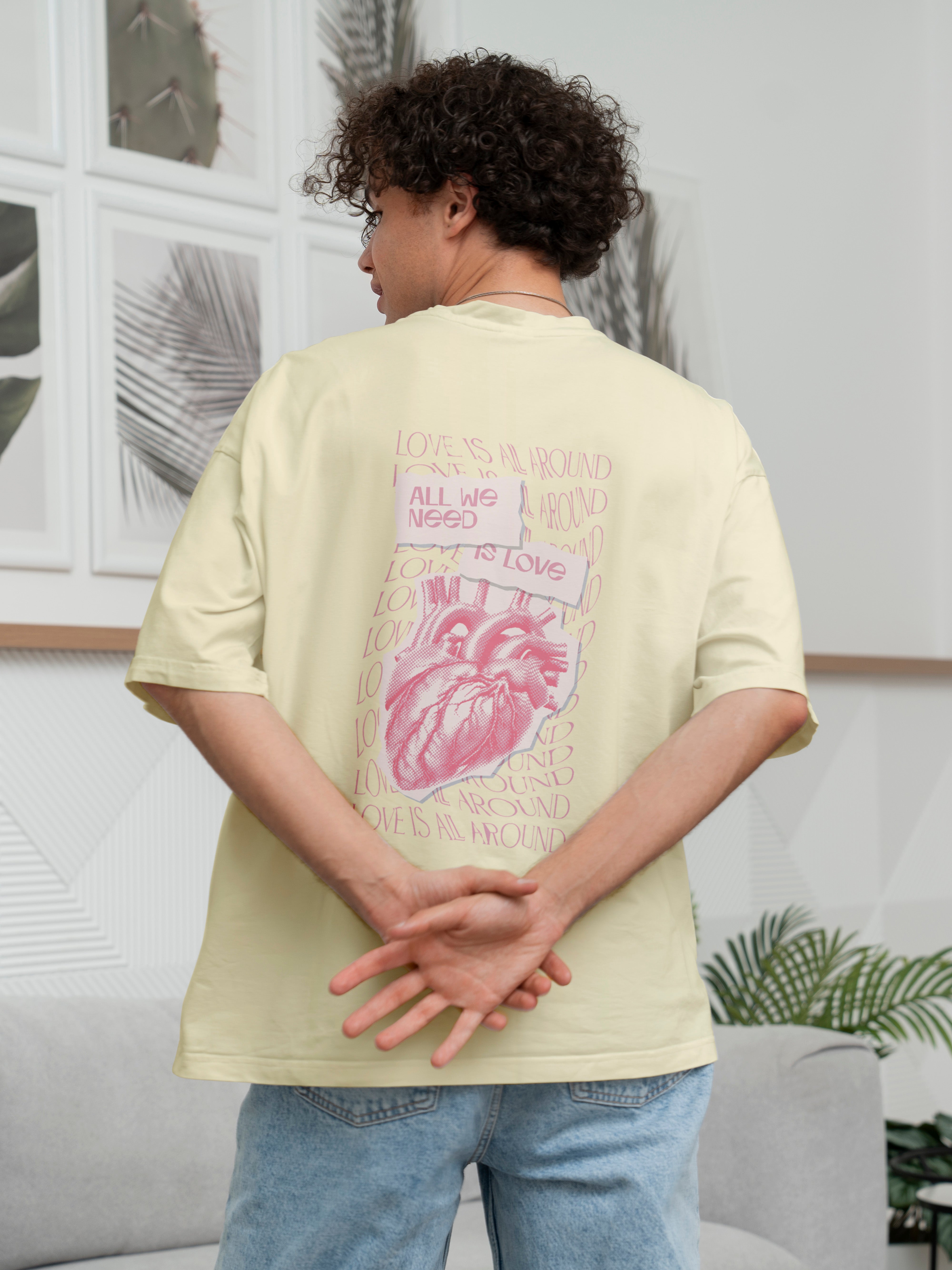 Love is all we need Oversized Tee